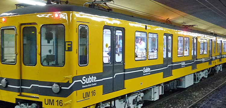 Denuncian grandes demoras en la Linea E del subte