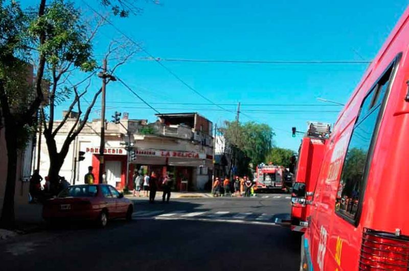 Derrumbe y rescate en una panadería de mataderos