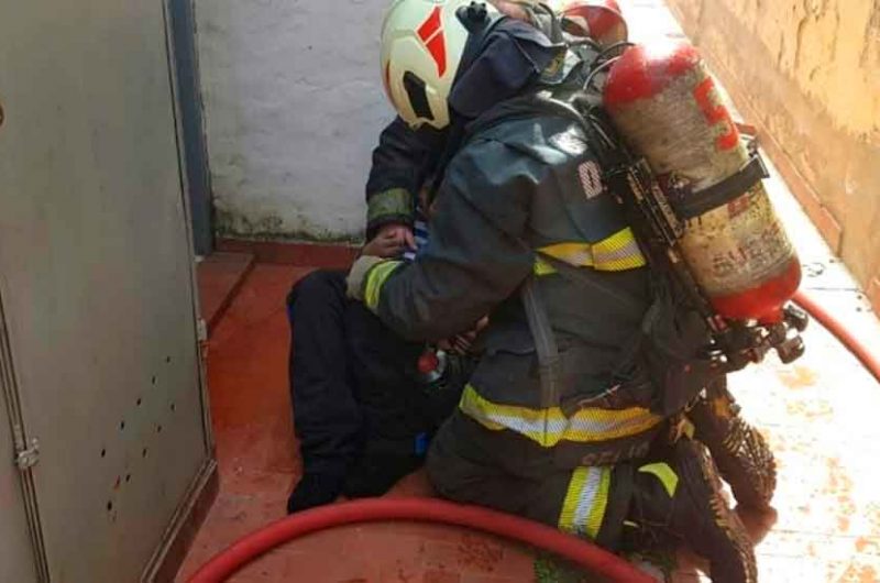 Bomberos de la Ciudad rescató a un menor de un incendio