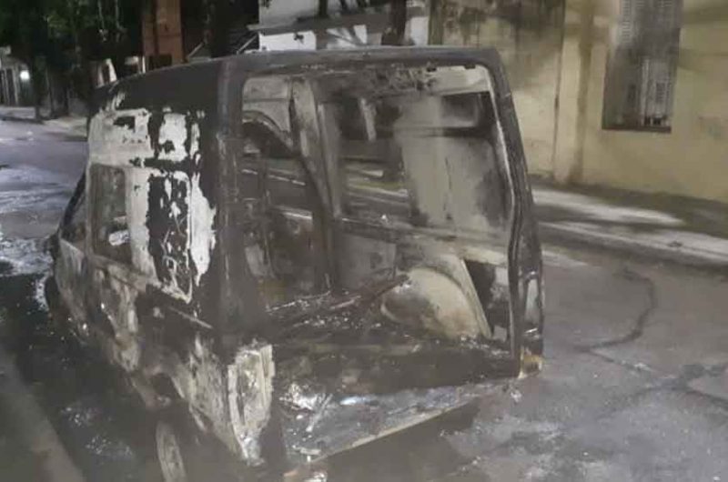 Un hombre que incendiaba autos y los filmaba fue detenido