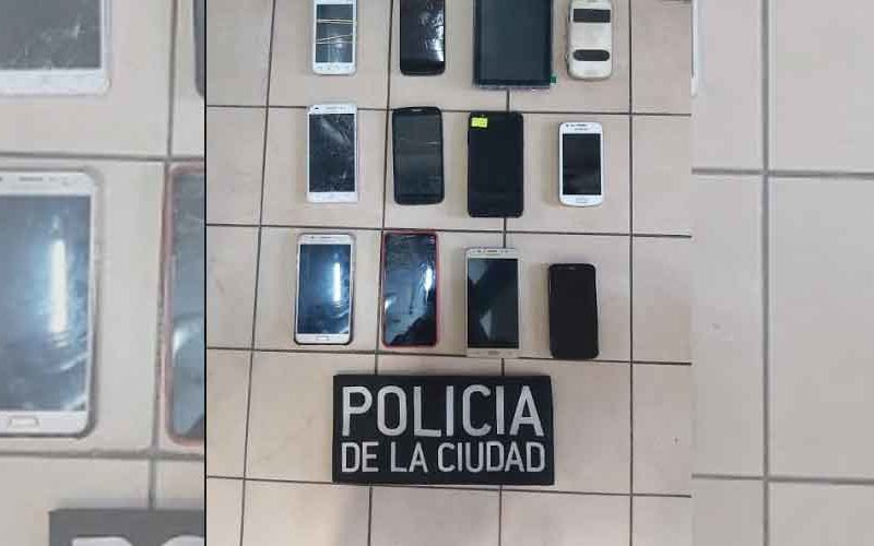 Detienen a un vendedor de celulares robados