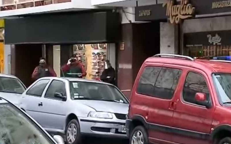 Conmoción en Flores por asalto y muerte en una zapatería