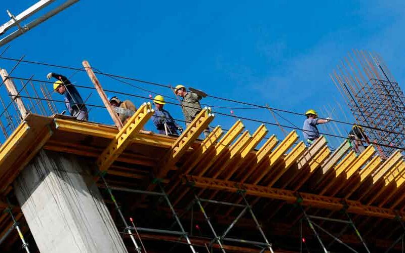 Habrá un plan para normalizar obras de construcción