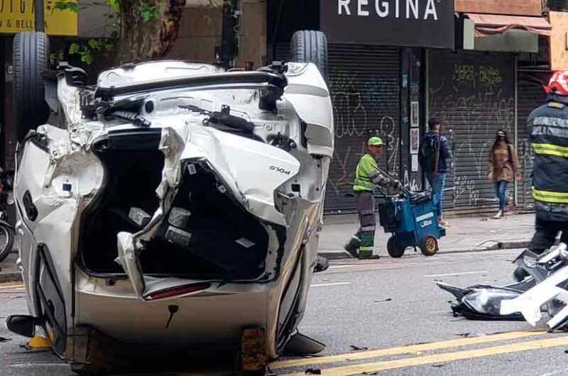 Un auto impactó contra un colectivo en avenida Santa Fe