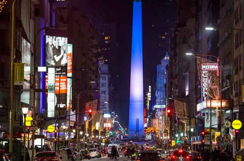 La Ciudad ilumina monumentos durante el mes de abril