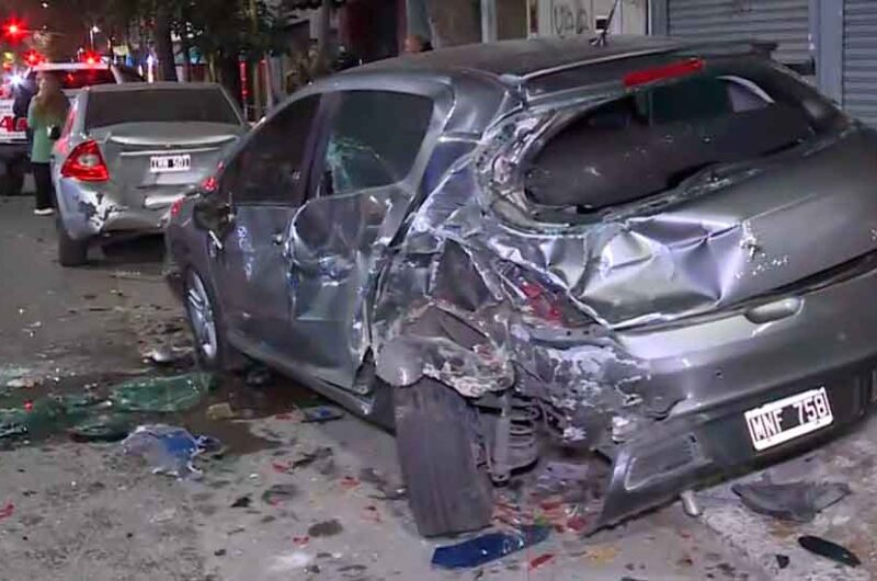 Tremendo choque y vuelco en el barrio de Flores