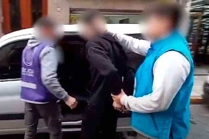 Detuvieron a tres hombres que abusaron de una mujer 