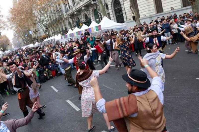 Llega una nueva edición de la Feria Patria a la Avenida de Mayo