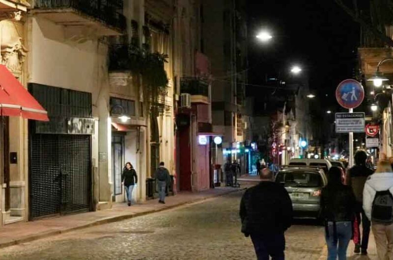 El Gobierno puso nuevas luces peatonales en más de 500 cuadras