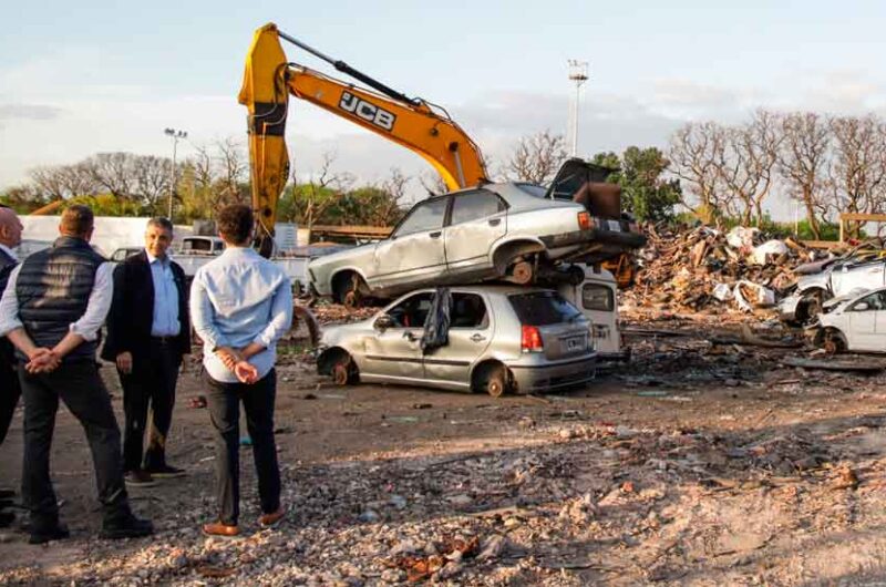 Compactan más de 2.800 autos que estaban abandonados